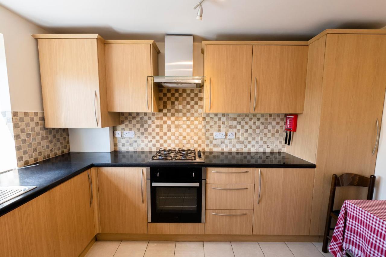Immaculate 2-Bed Apartment In Isleworth By River Esterno foto